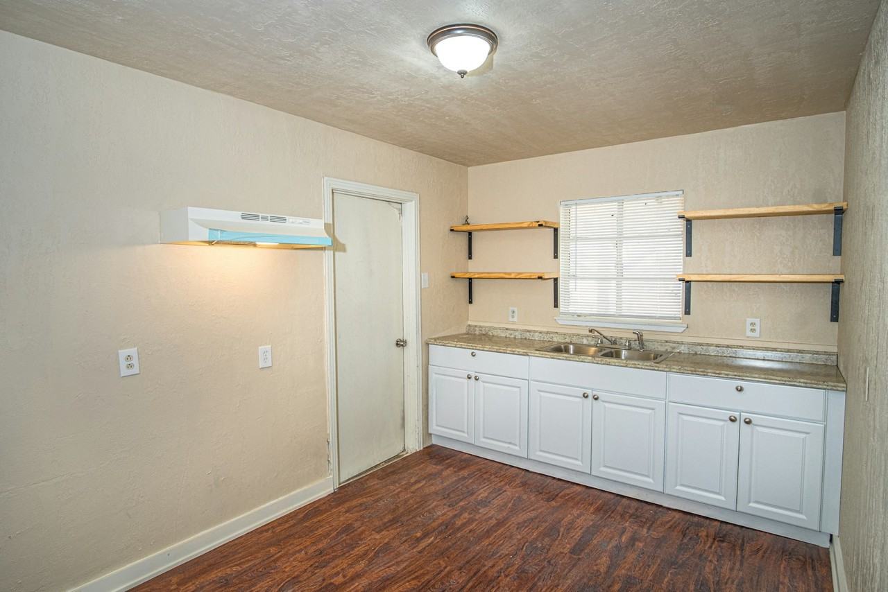 1003 Poinsettia Street - Photo 7 of 19