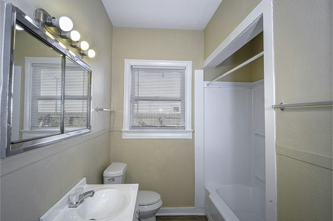 907 Iowa Street, Unit 1 - Photo 4 of 14