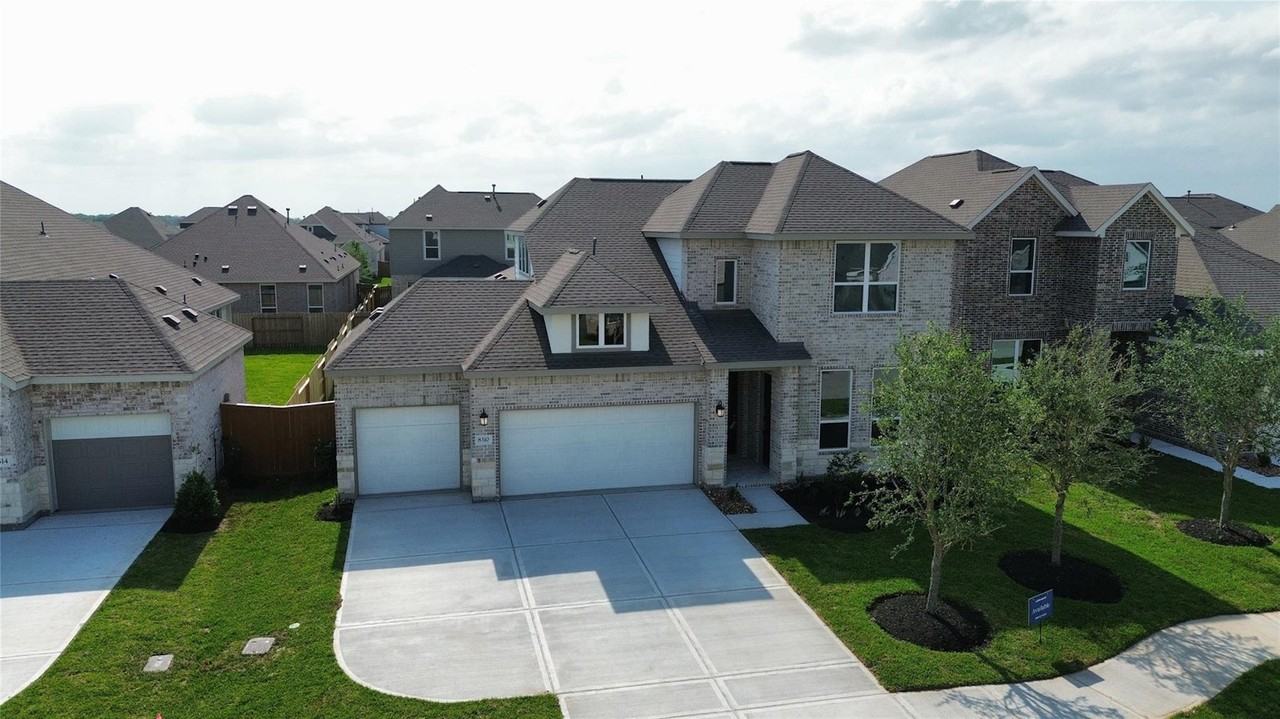 8310 Blue Holly Drive - Photo 3 of 30