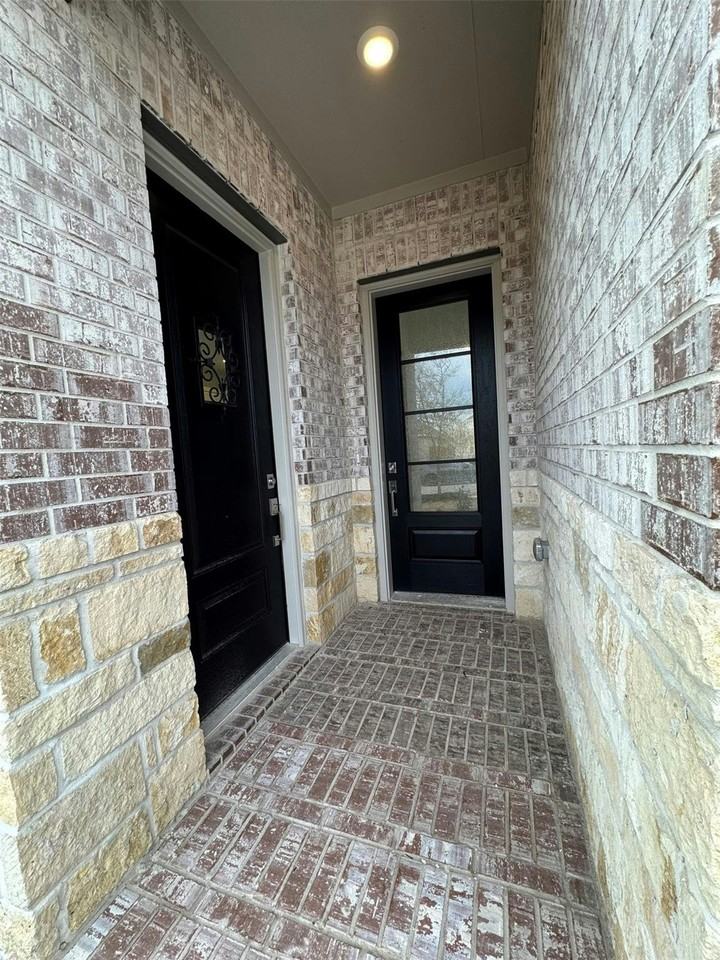 8310 Blue Holly Drive - Photo 5 of 30