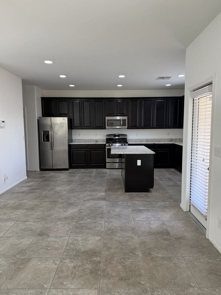 10743 Centerville Bay St #1 - Photo 4 of 20