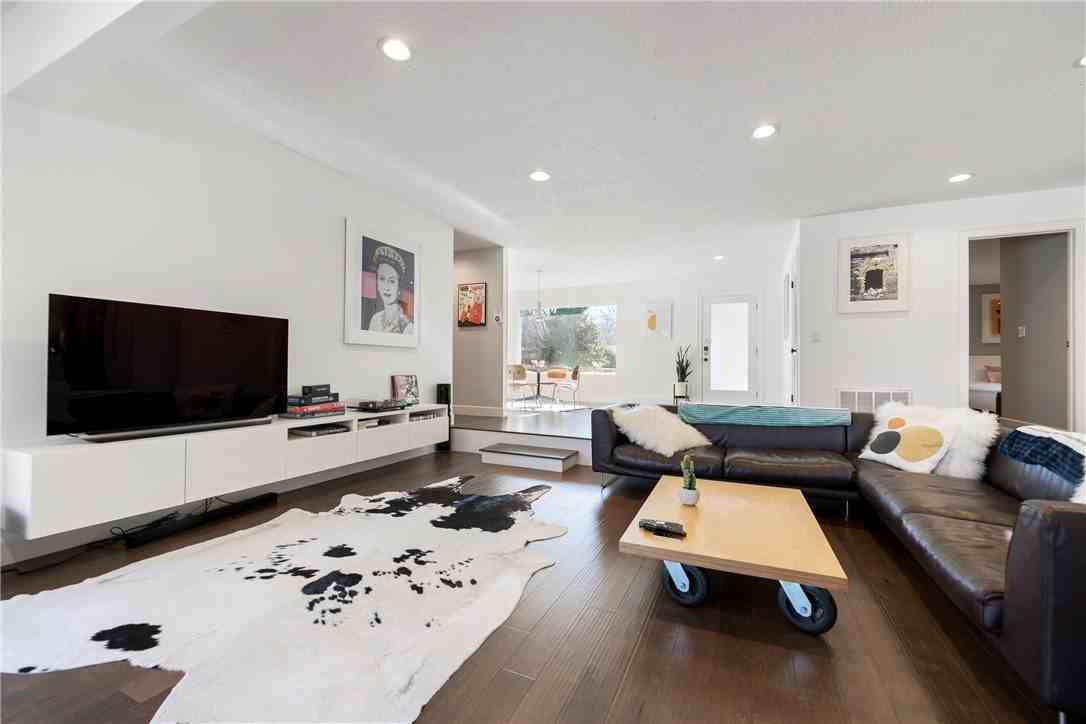 910 Nw 8th St - Photo 6 of 37