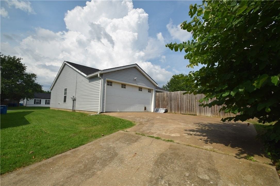 212 Se 17th St - Photo 2 of 17