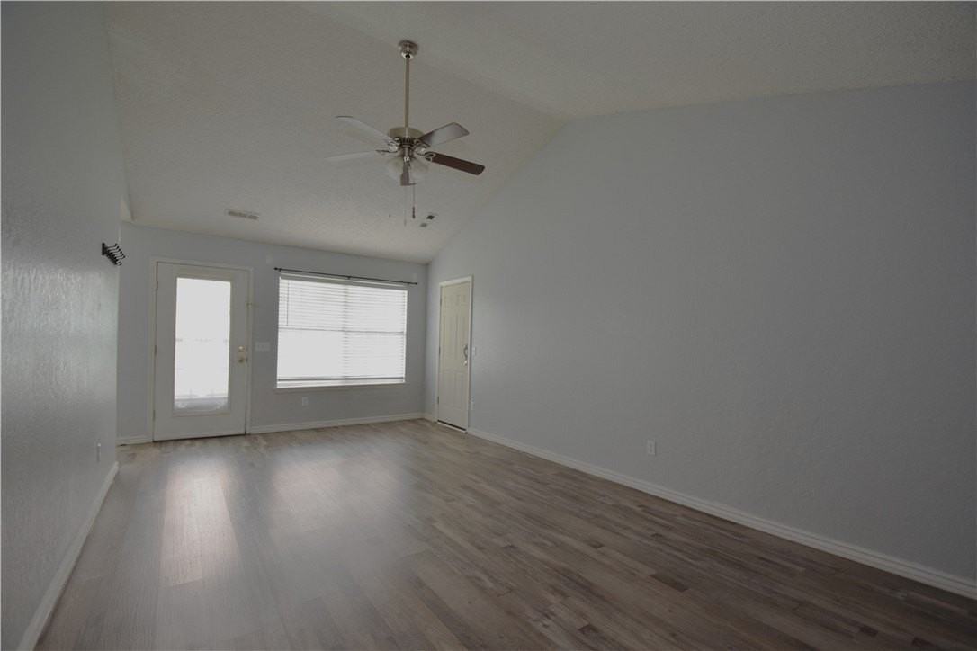 212 Se 17th St - Photo 3 of 17