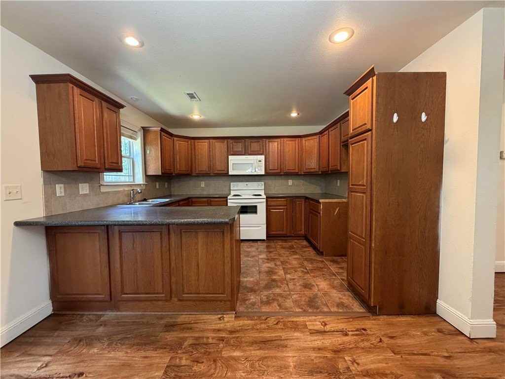 810 Baker St Nw - Photo 3 of 19