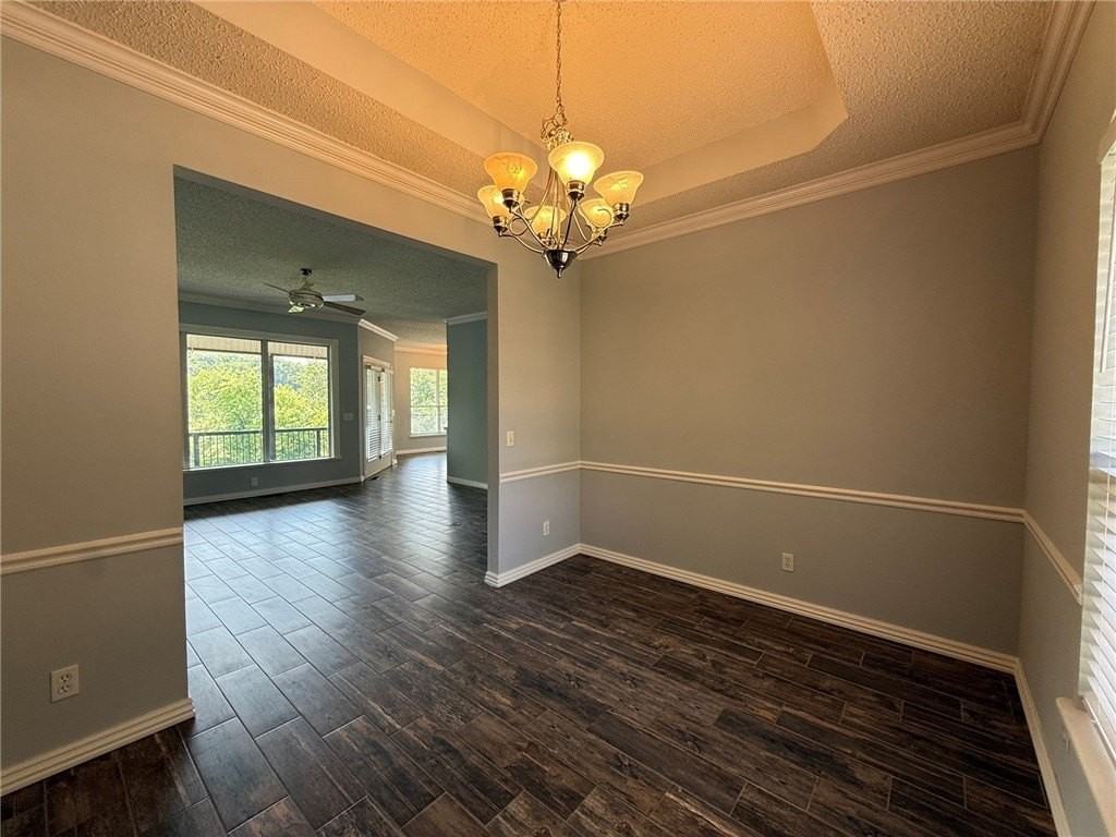 18033 Broadview Dr - Photo 3 of 33