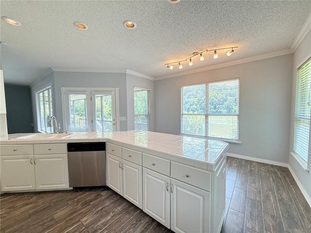 18033 Broadview Dr - Photo 7 of 33