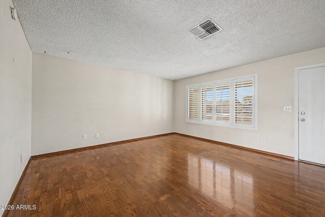 1455 W Mohawk Ln - Photo 4 of 25