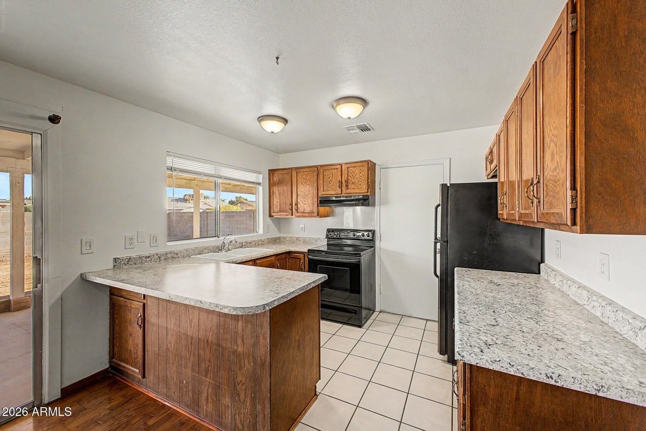 1455 W Mohawk Ln - Photo 7 of 25