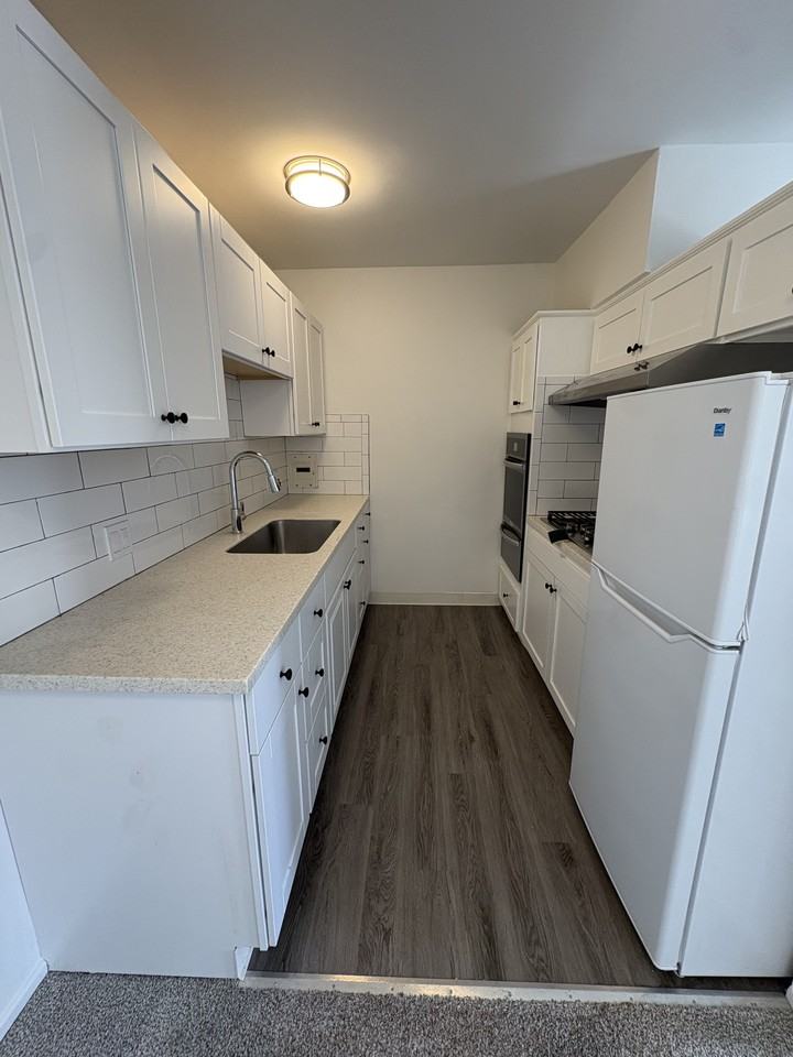 405 Corona Del Mar - 06 #06 - Photo 7 of 12