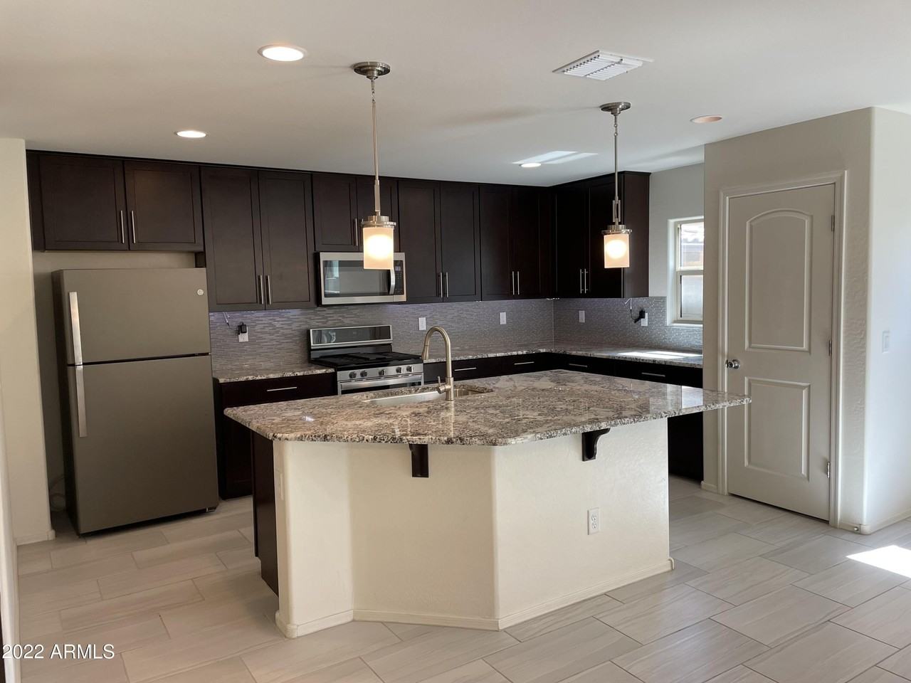 16623 W Culver St - Photo 6 of 23