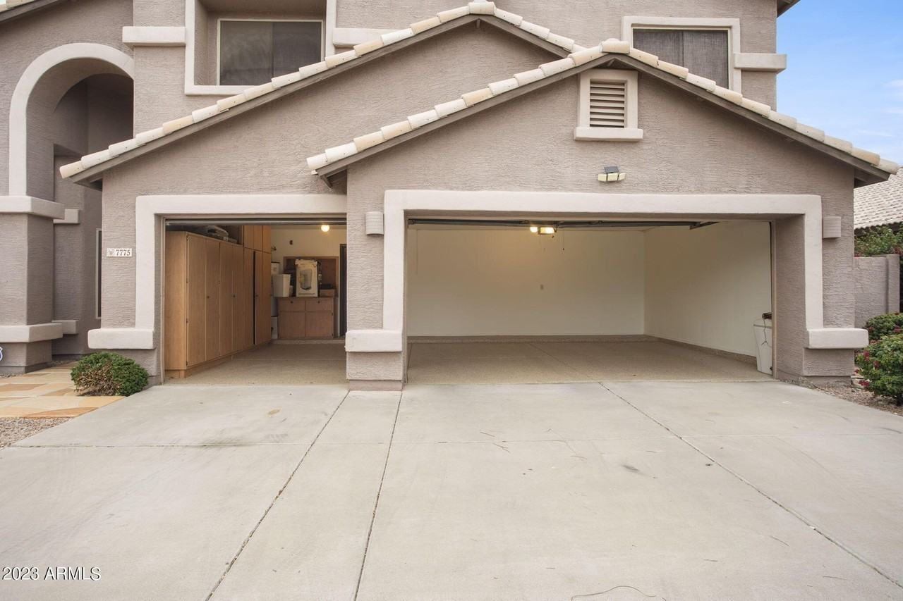 7775 N 52nd Dr - Photo 4 of 50
