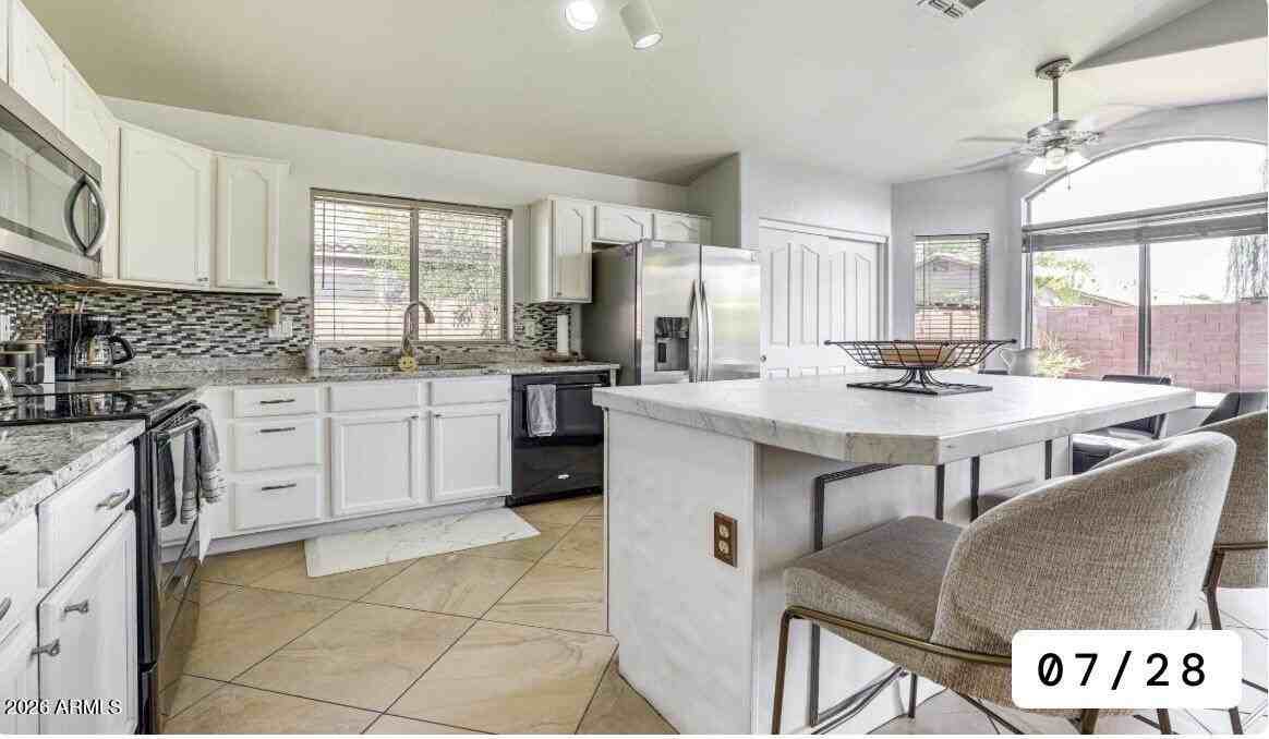 686 W Fremont Dr - Photo 5 of 18