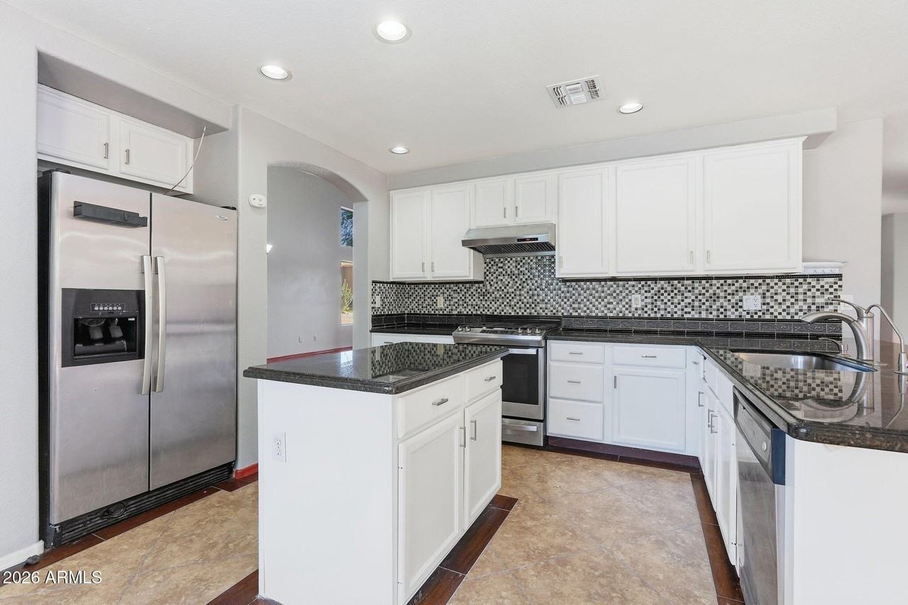 1166 E Stottler Dr - Photo 4 of 34