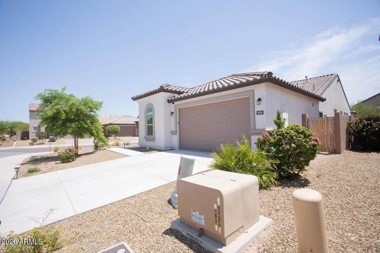 9969 W Robin Ln - Photo 5 of 48