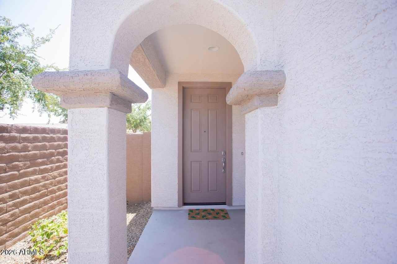 9969 W Robin Ln - Photo 7 of 48