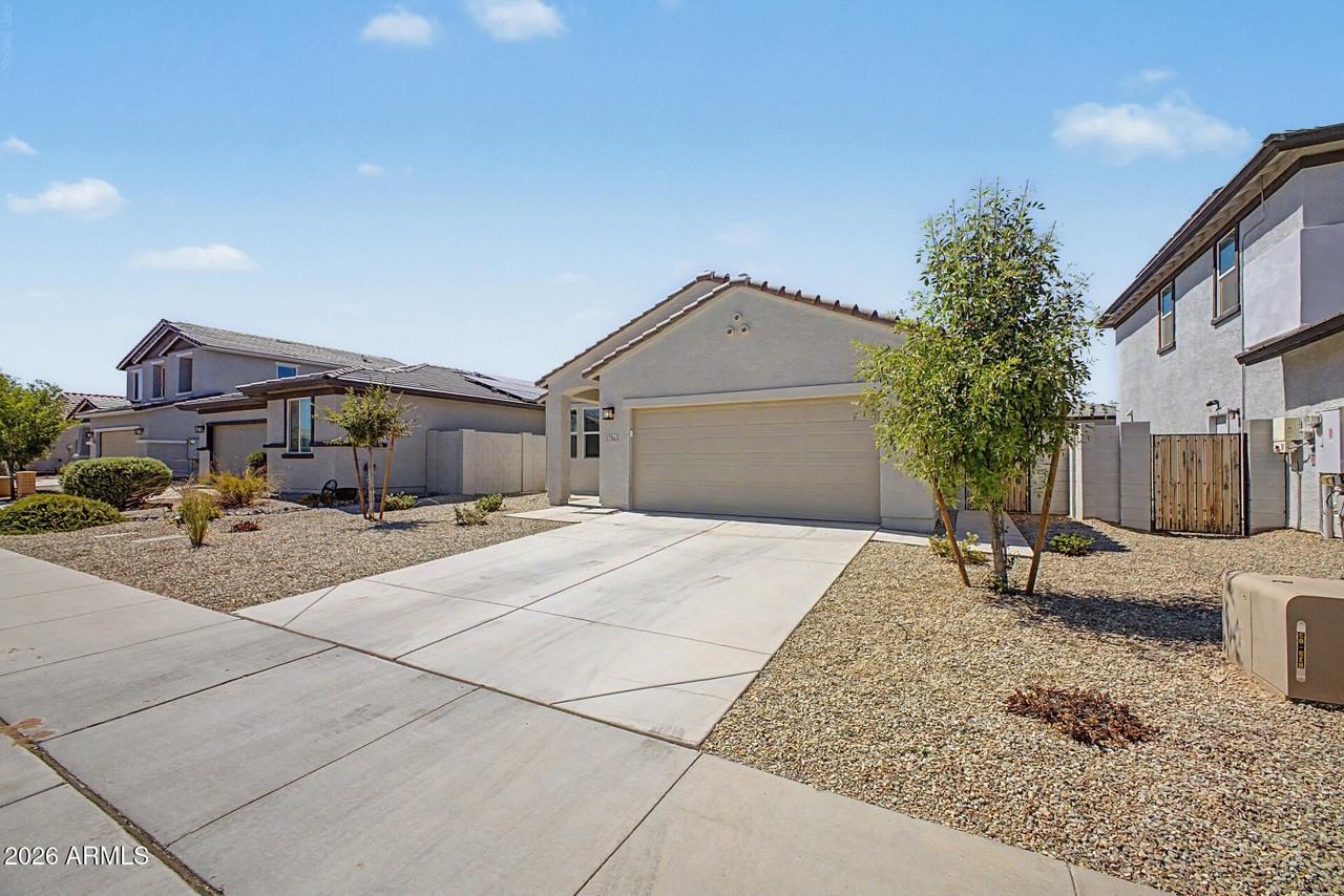 17865 W Daley Ln - Photo 3 of 31