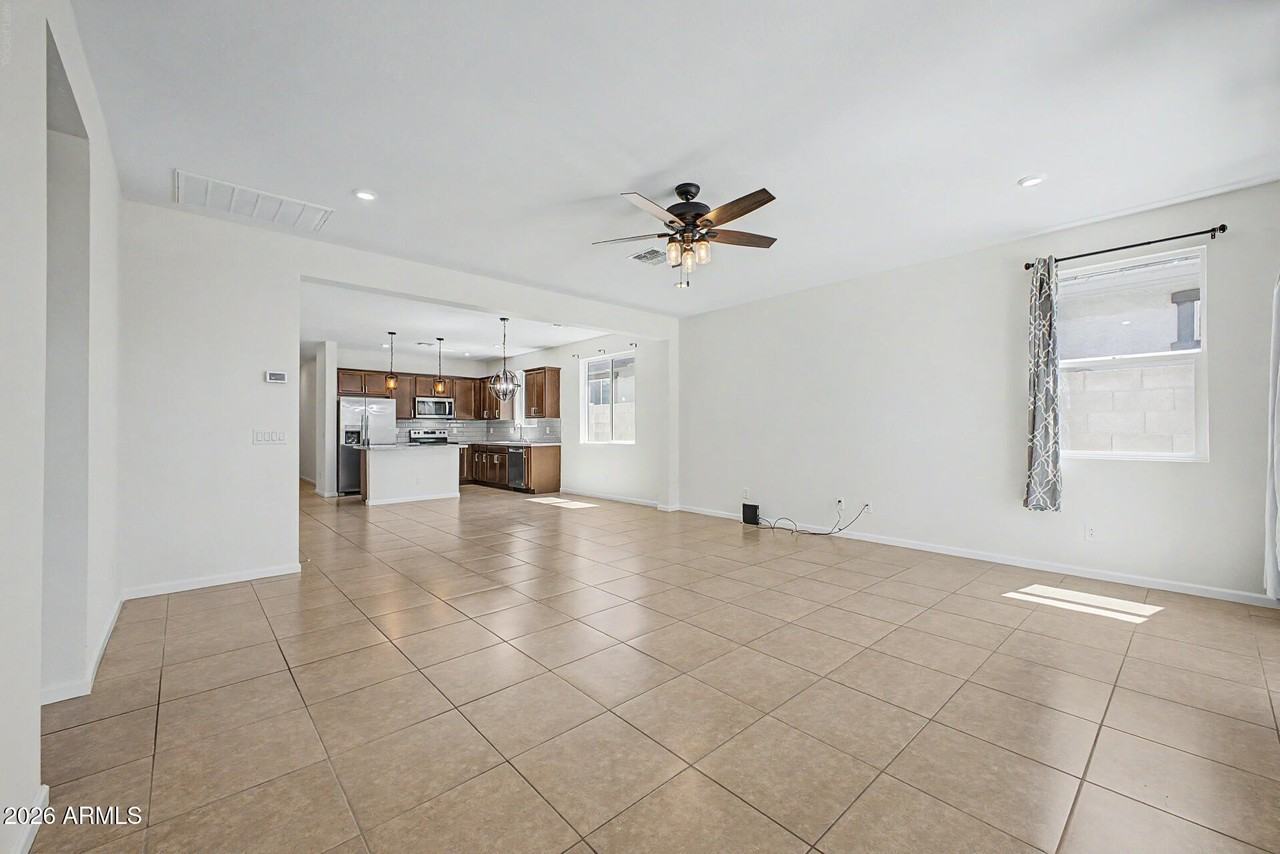 17865 W Daley Ln - Photo 5 of 31