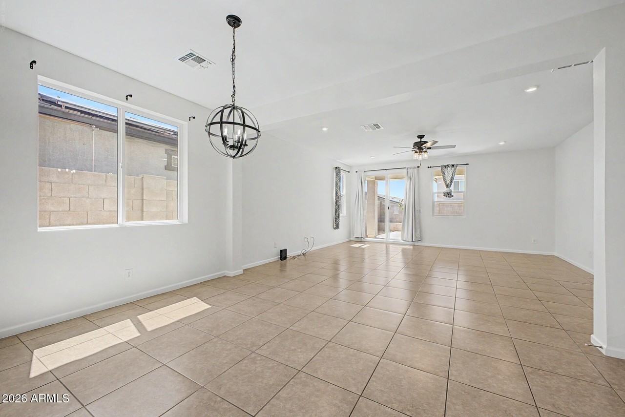 17865 W Daley Ln - Photo 7 of 31