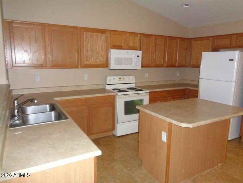 46137 W Guilder Ave - Photo 2 of 4