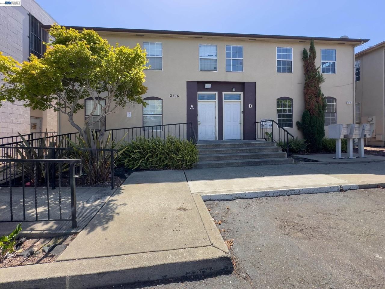 2716 Adeline St - Photo 2 of 26