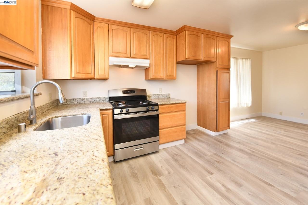 2716 Adeline St - Photo 6 of 26