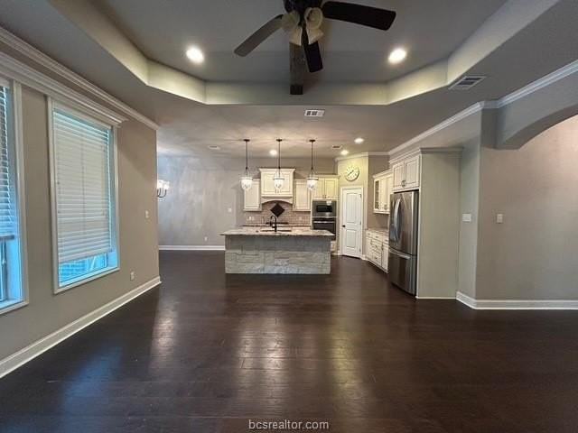 15623 Shady Brook Ln - Photo 4 of 26