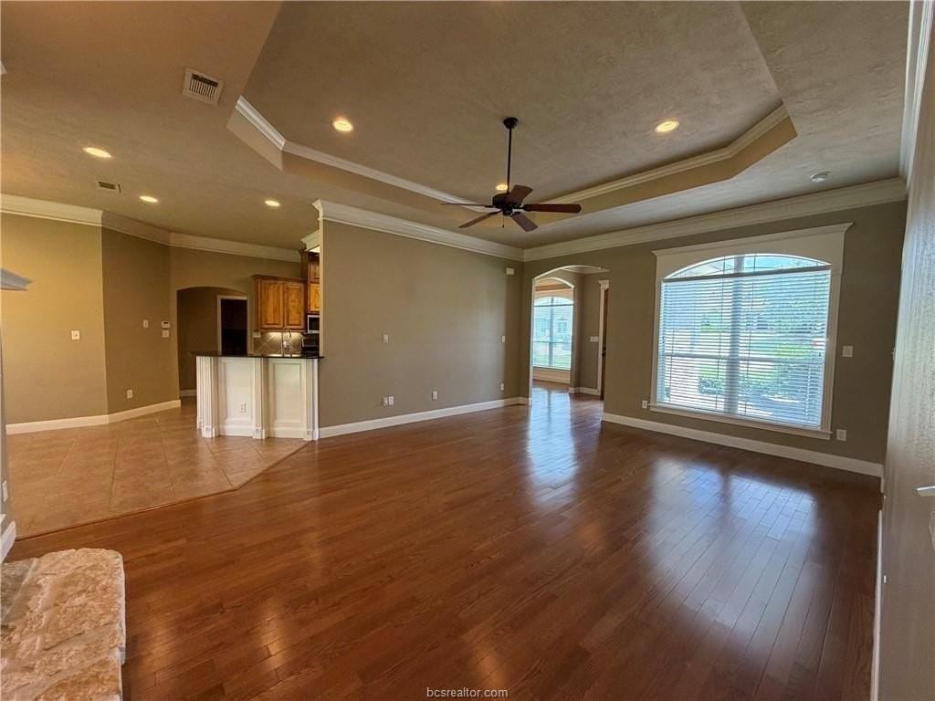 413 Cold Spring Dr - Photo 4 of 27