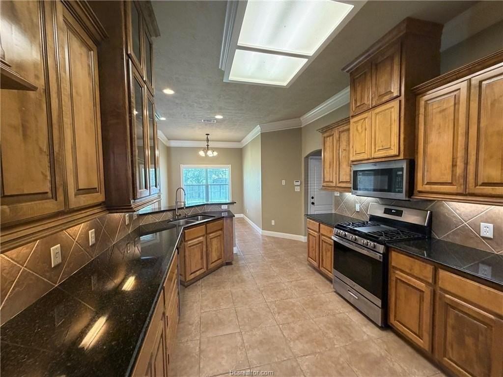 413 Cold Spring Dr - Photo 6 of 27