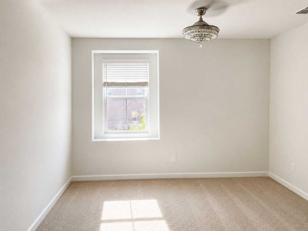1058 Sagittaria Cir - Photo 6 of 15