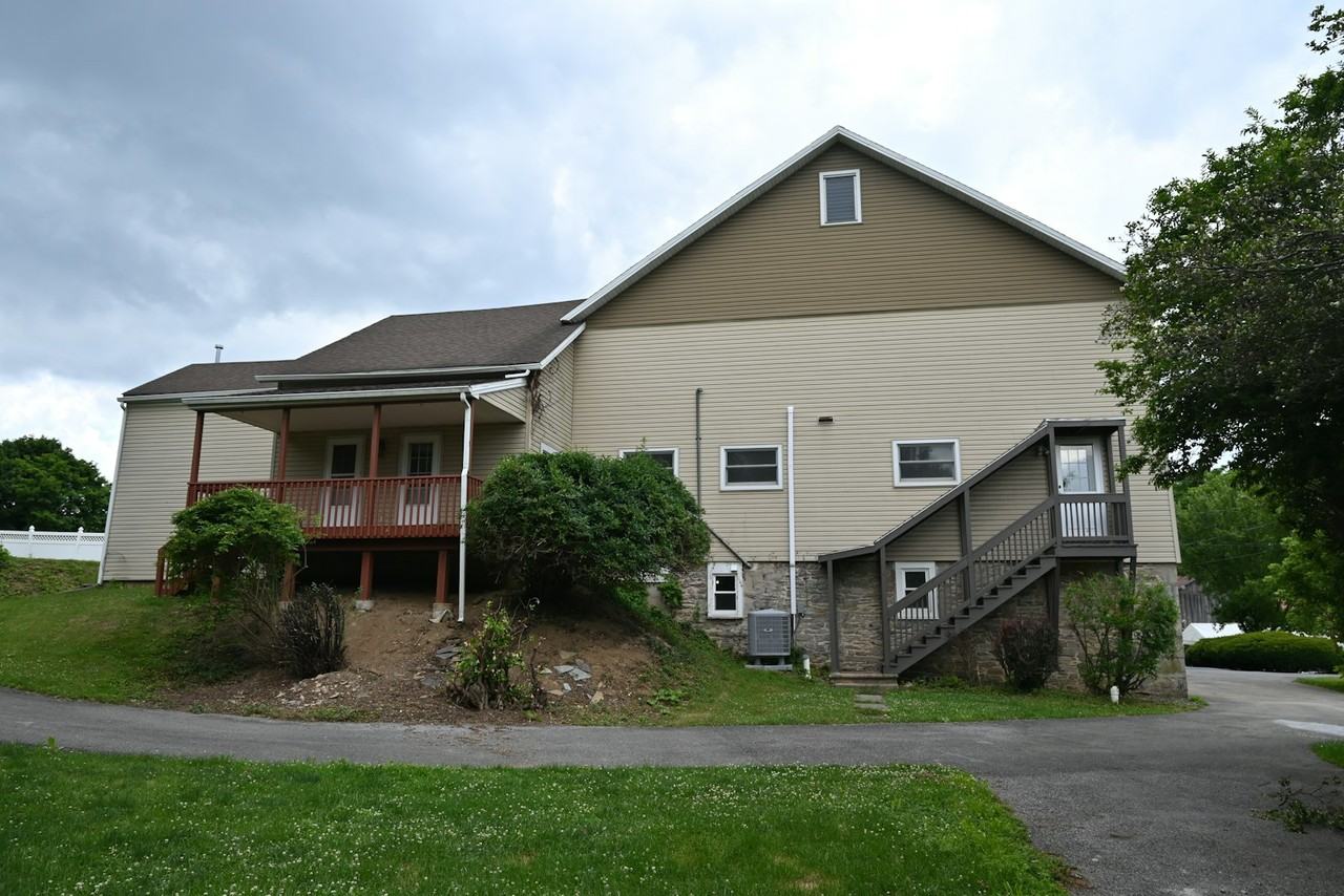 6350 Robin Ln - Photo 2 of 42