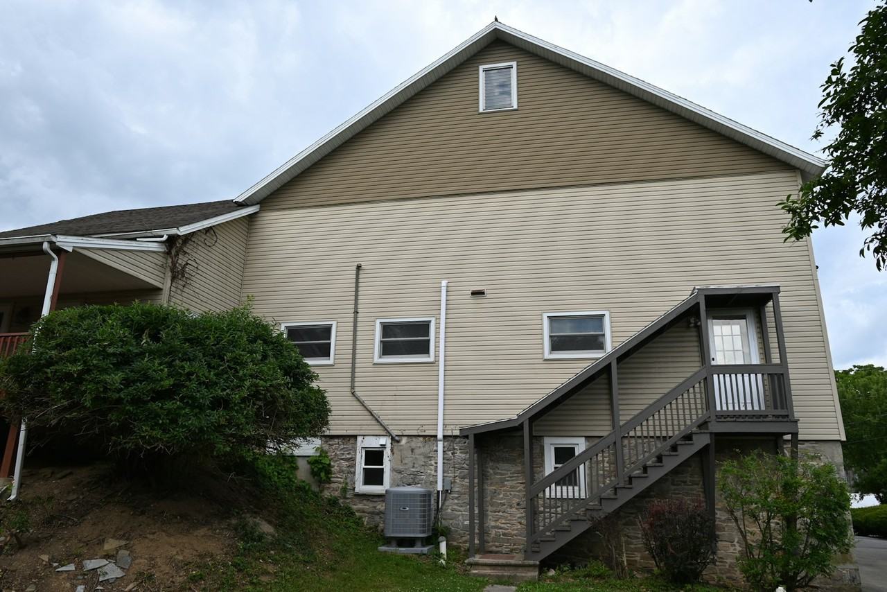 6350 Robin Ln - Photo 3 of 42