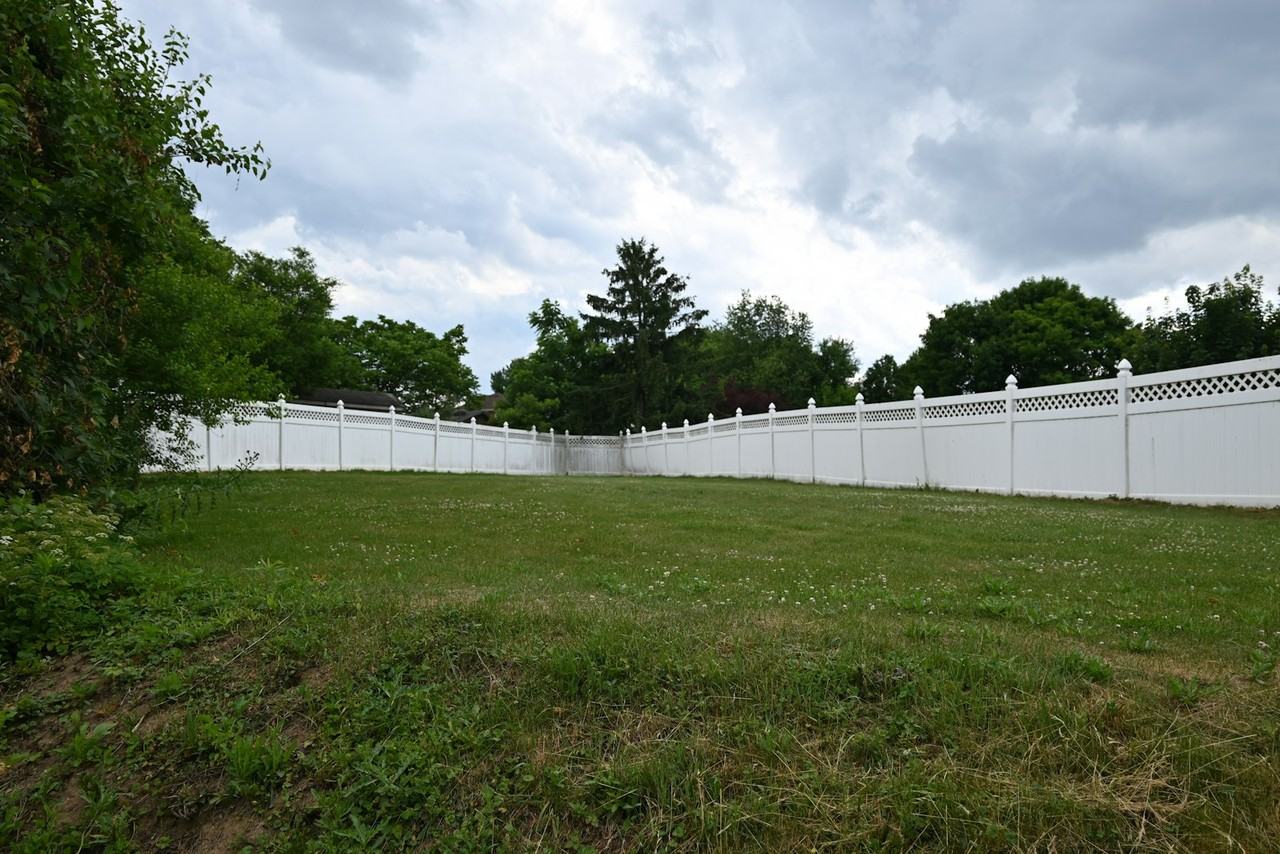 6350 Robin Ln - Photo 7 of 42