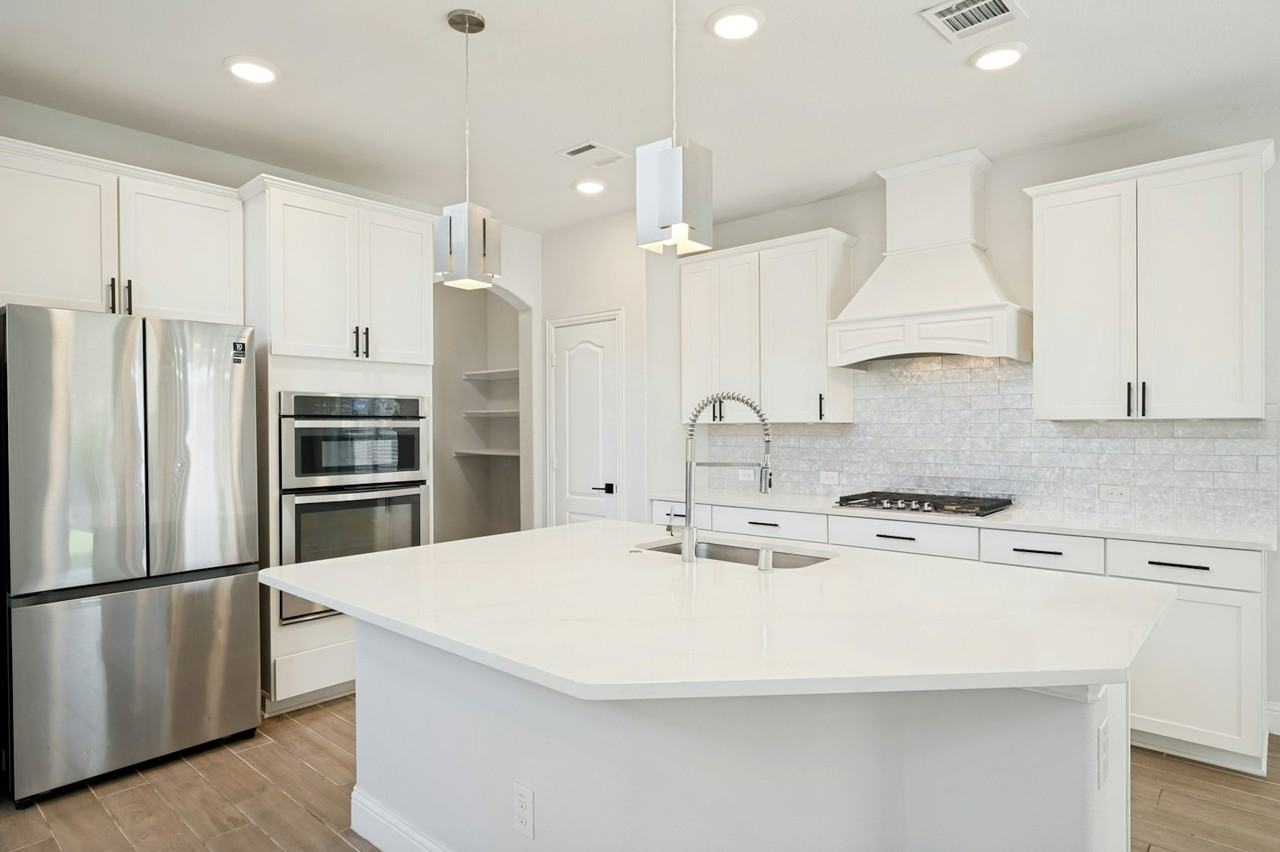 2125 Olivereta Dr - Photo 4 of 25
