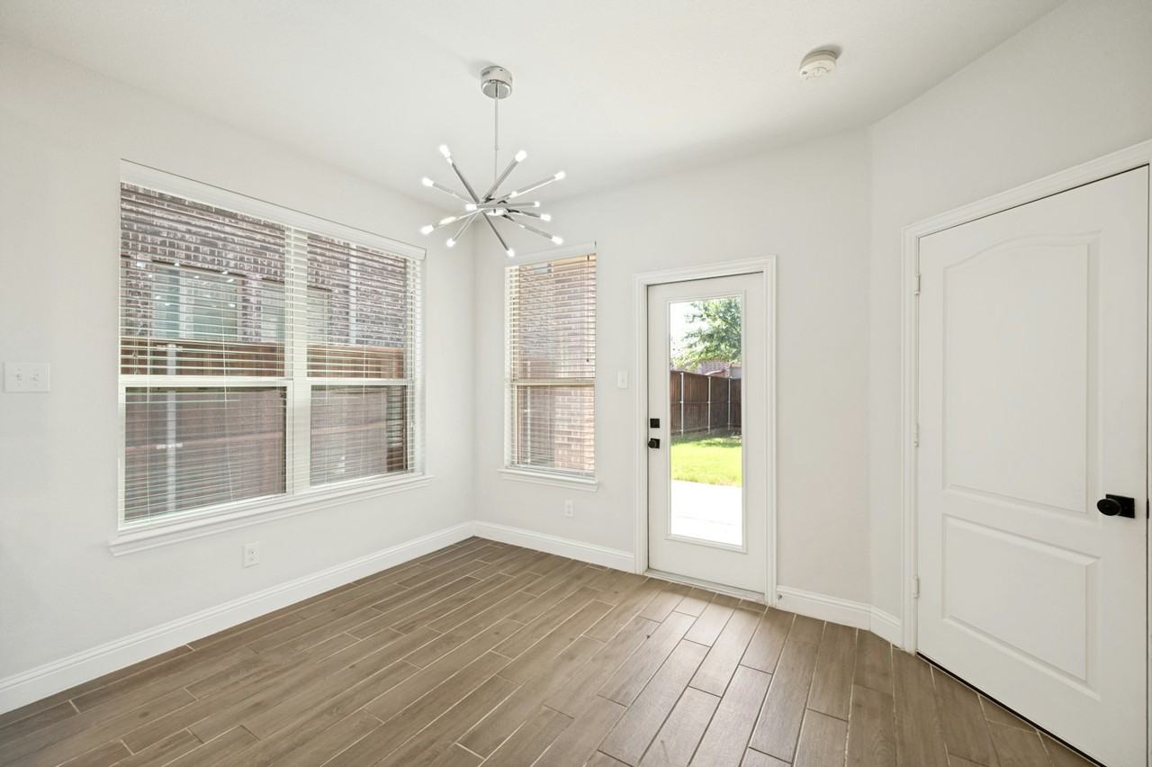 2125 Olivereta Dr - Photo 5 of 25