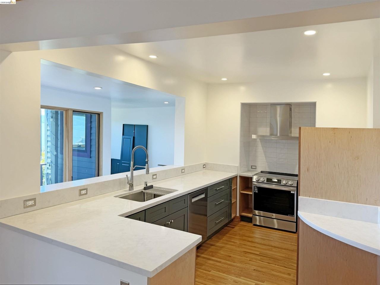 517 Golden Gate Ave - Photo 5 of 20