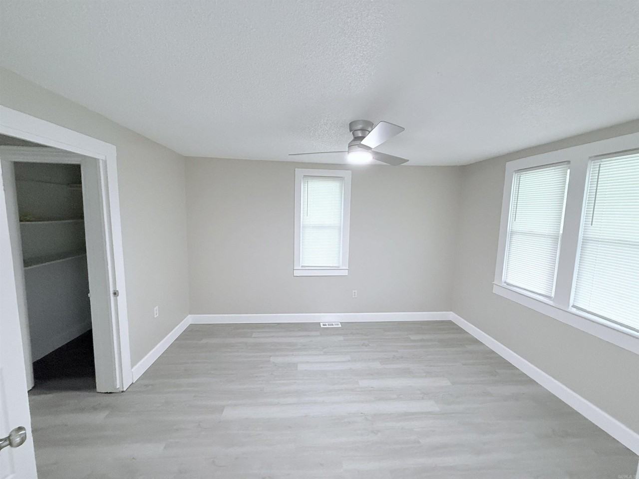 4301 W 17th St - Photo 6 of 6