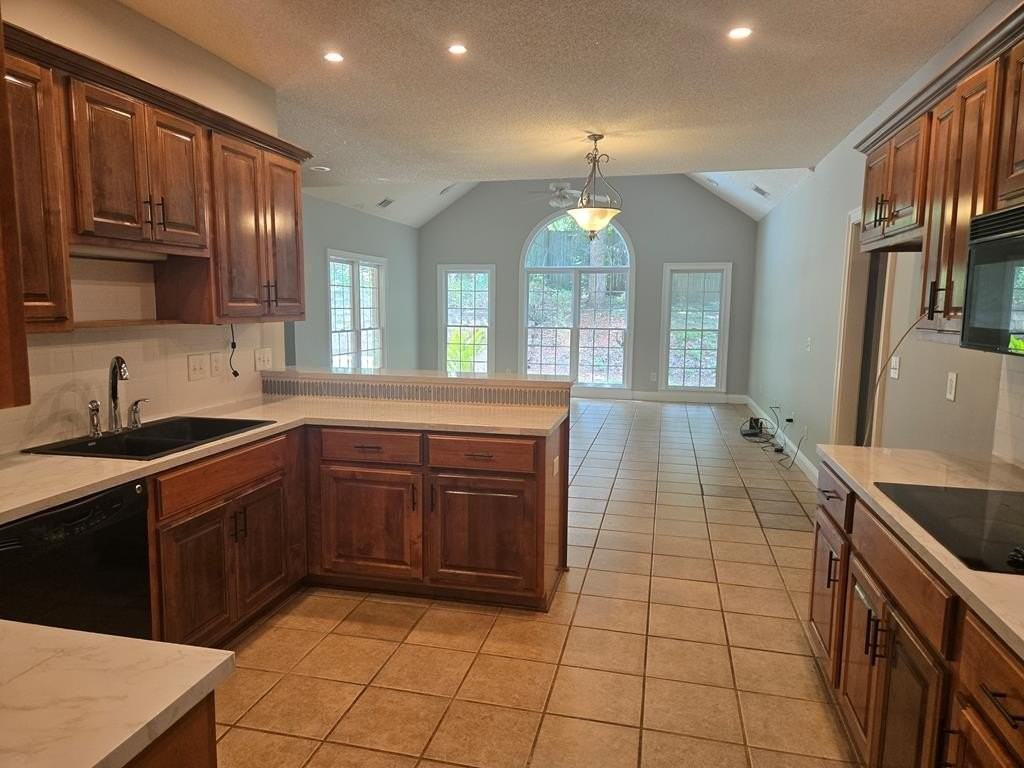 585 Cecily Dr - Photo 6 of 43