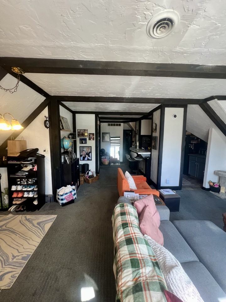 2959 N Oakland Ave Uppr #2959 - Photo 3 of 18