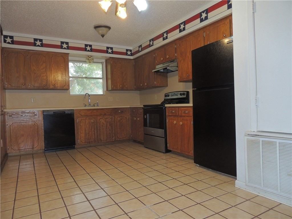 2187 Glenwood Dr - Photo 3 of 10