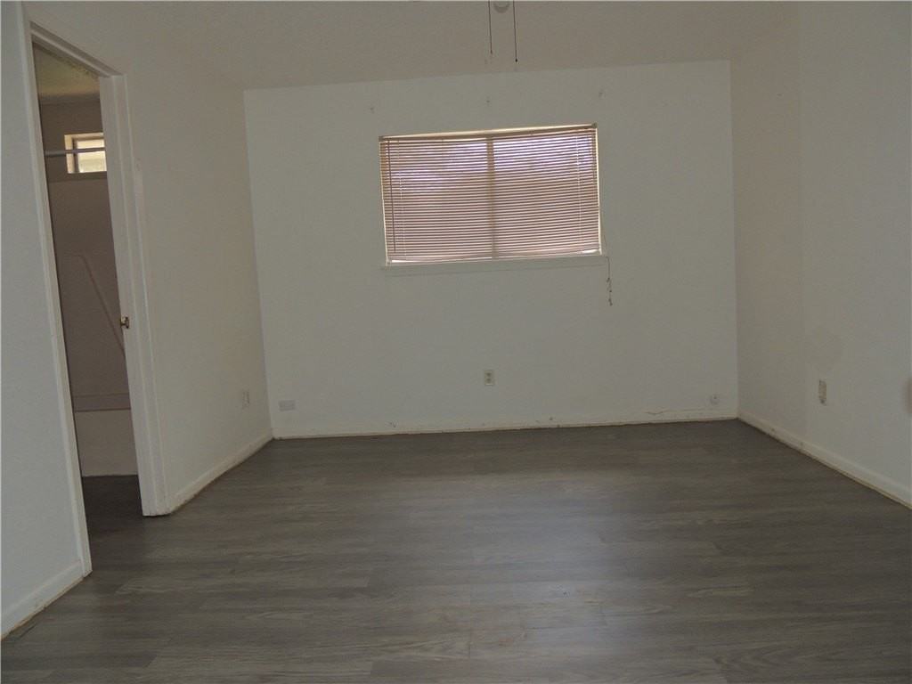 2187 Glenwood Dr - Photo 7 of 10