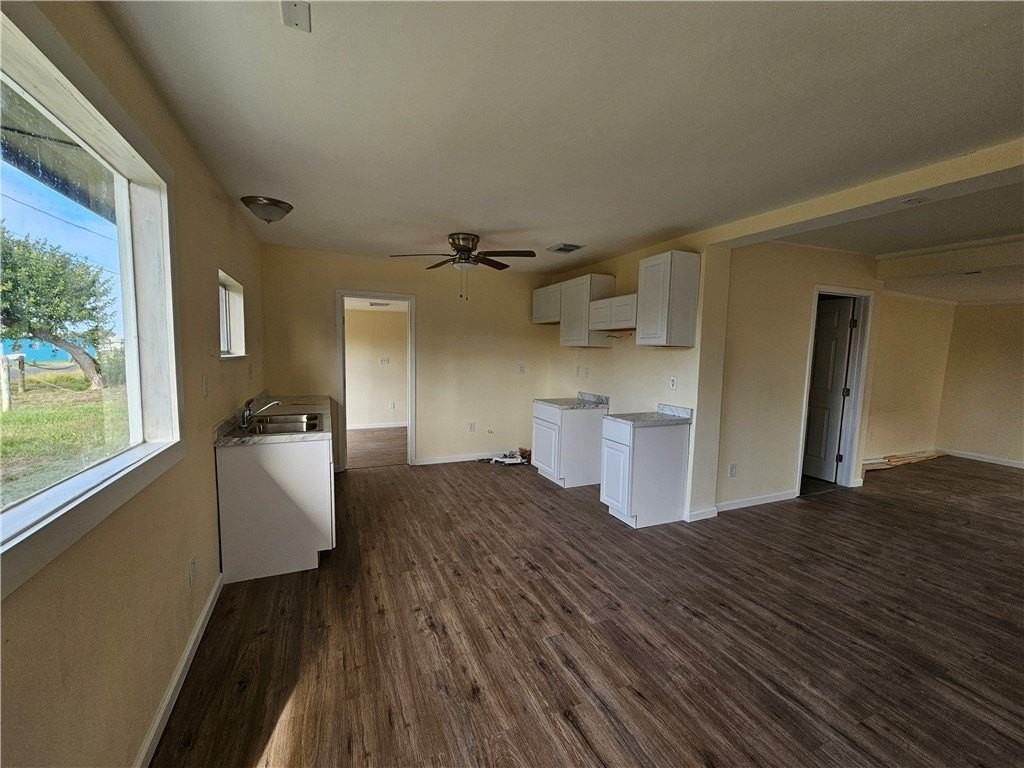 949 Stone St - Photo 3 of 14