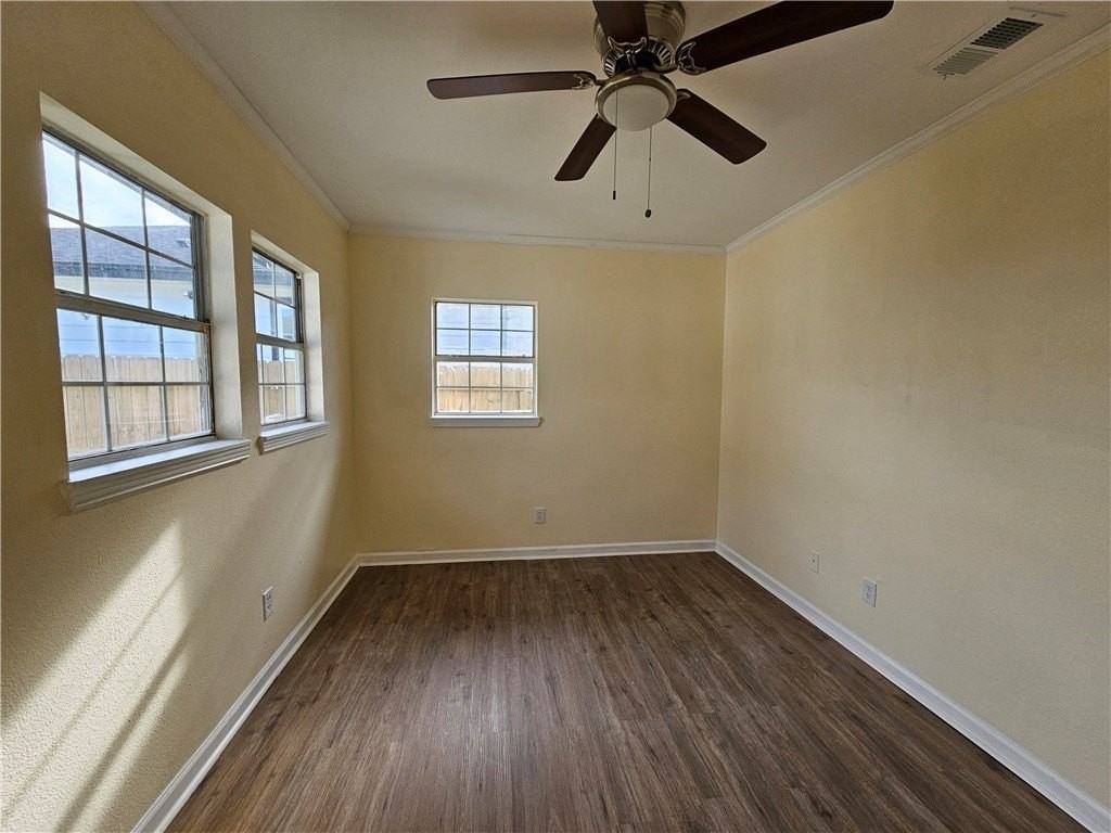 949 Stone St - Photo 6 of 14