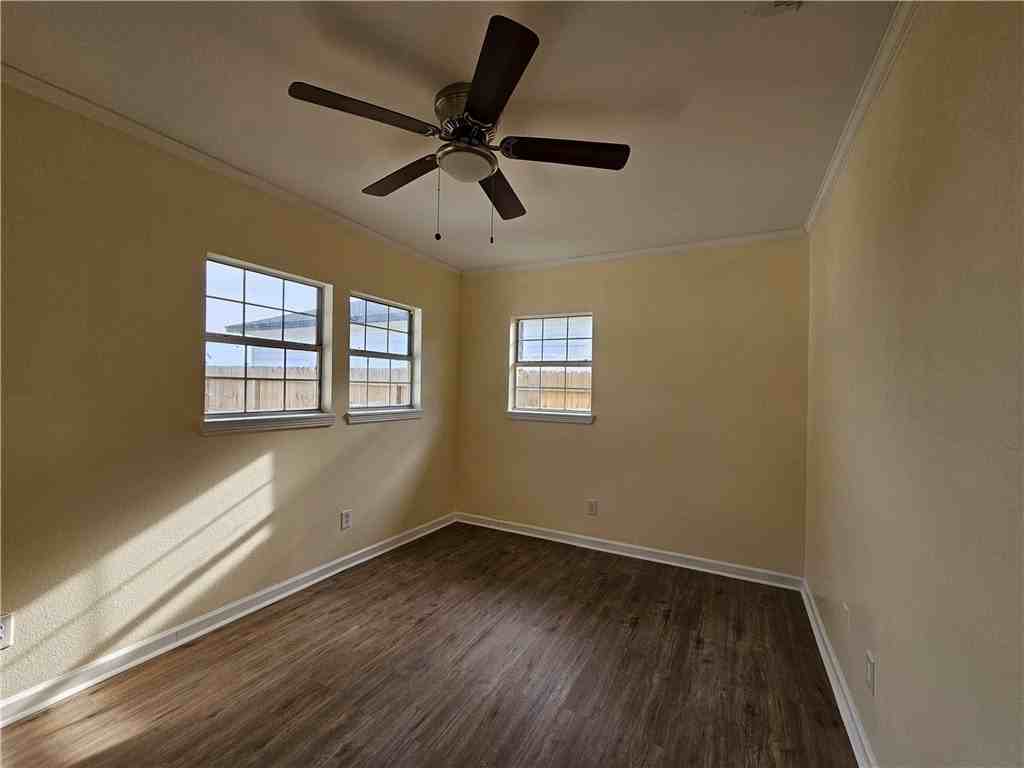 949 Stone St - Photo 7 of 14
