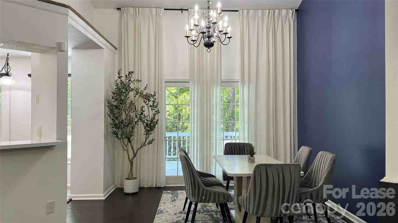 7506 Batavia Ln - Photo 3 of 20