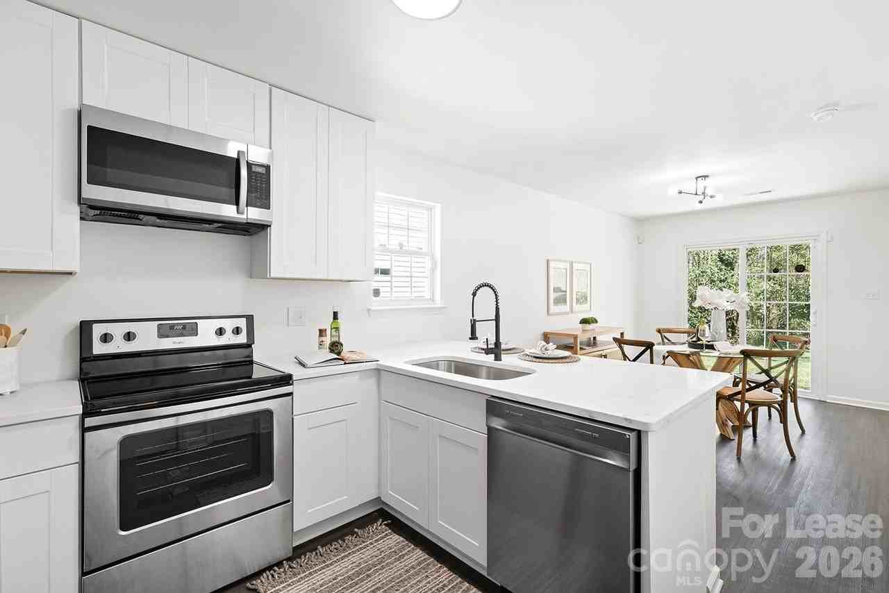 913 Tennyson Dr - Photo 3 of 22