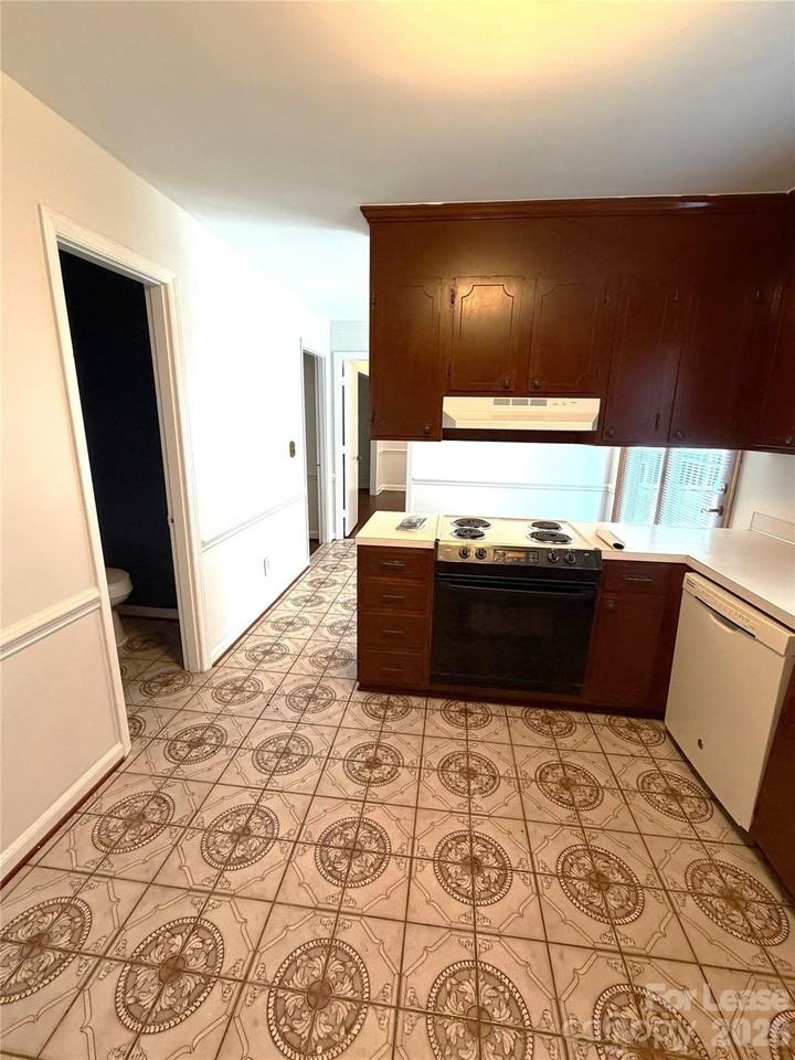 5016 Vescova Ct - Photo 4 of 18
