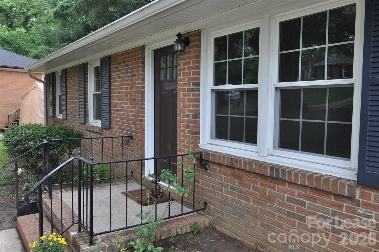 118 Kenmore Dr - Photo 2 of 31