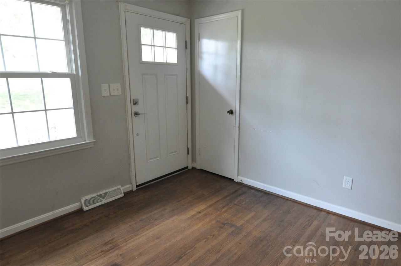 118 Kenmore Dr - Photo 7 of 31