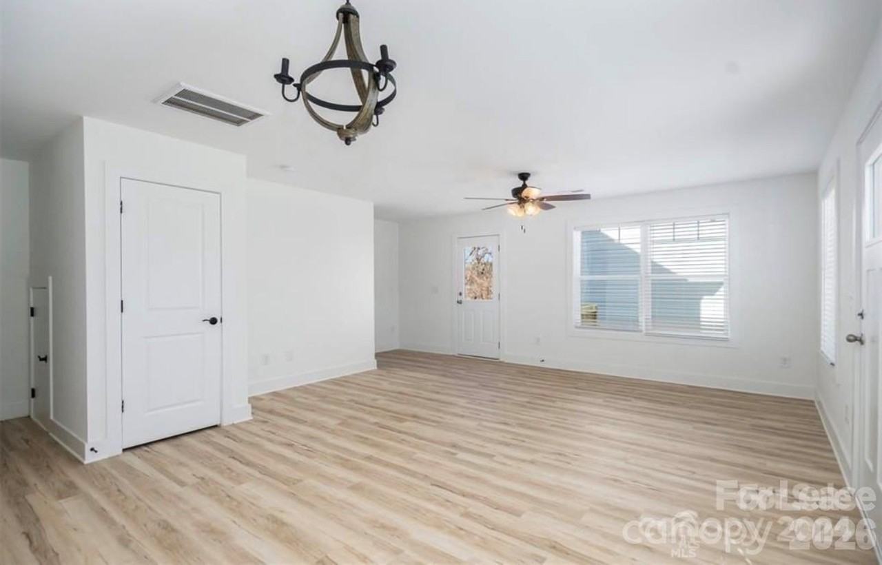 259 Patterson Ave Se - Photo 4 of 13